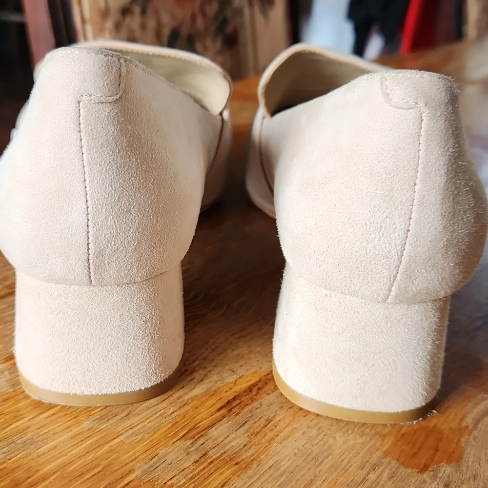 Deltan sz 9 Veronica‎ Suede Tortoise Buckle Flared Block Heel Pumps Cream
